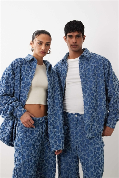 Унисекс-комплект из джинсовой рубашки Fleur оверсайз средне-синего цвета артикул 155587880