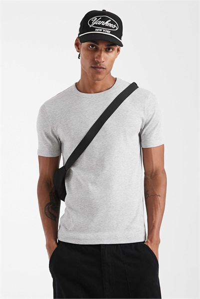 Фигурально облегающая ребристая футболка артикул 155219232