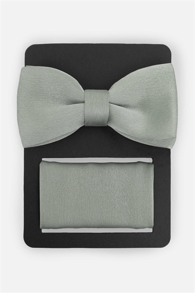 Набор из атласного галстука-бабочки и нагрудного платка артикул 155767566