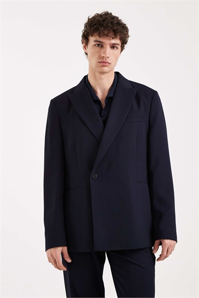 Двубортный пиджак классического кроя с шалевым лацканом артикул 150198414
