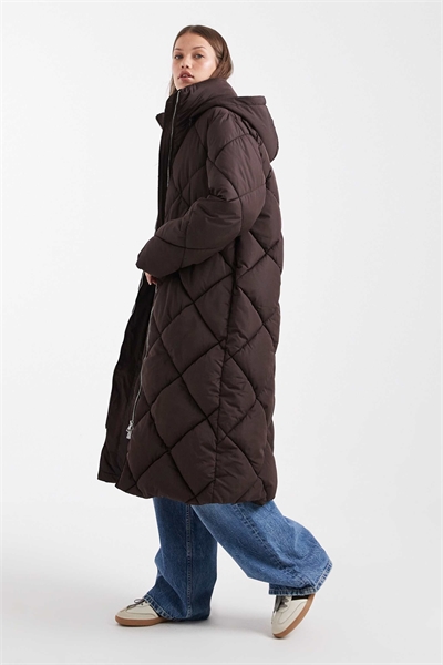 Стеганое пальто-пуховик макси с капюшоном артикул 143262057