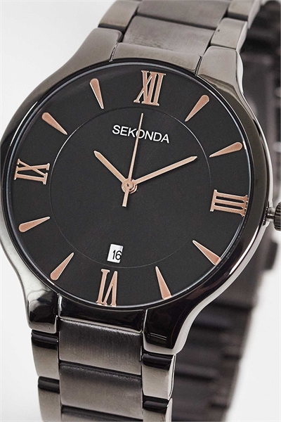 Мужские аналоговые часы Wilson диаметром 39 мм с круглым корпусом из сплава цвета «пушечного металла», браслетом из нержавеющей стали цвета «пушечного металла» и черным циферблатом артикул 116056268