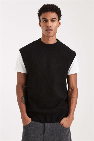 Пушистый вязаный жилет артикул 149660037