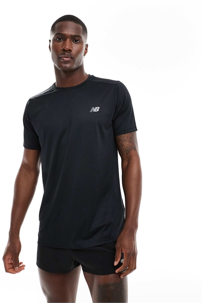 Футболка для бега артикул 132766607