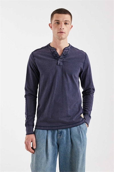 Футболка с длинным рукавом и воротником-хенли артикул 155120060