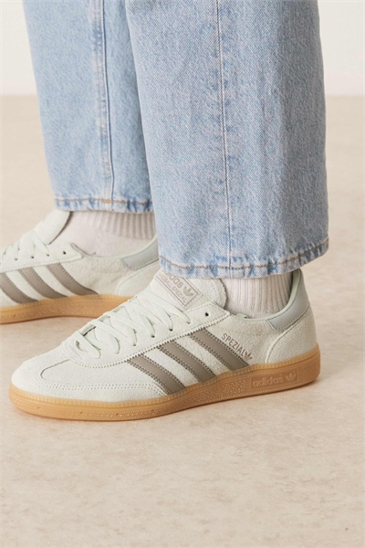 Специалисты по гандболу артикул 141934147