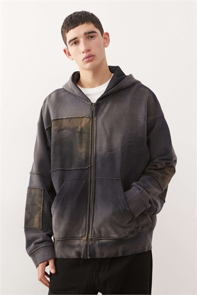 Худи с капюшоном на молнии и камуфляжным принтом артикул 153682948