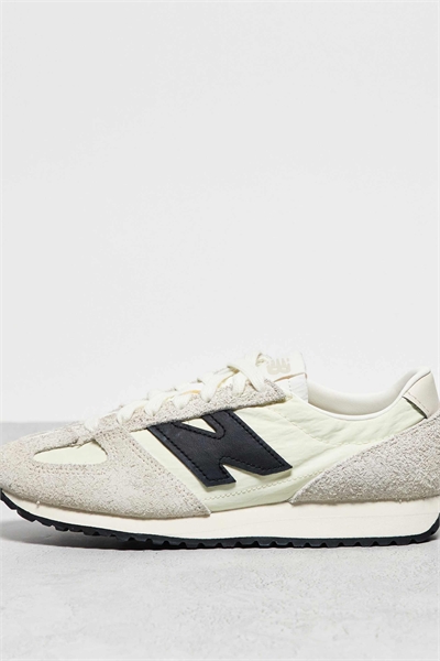 471 пара кроссовок унисекс артикул 139710318