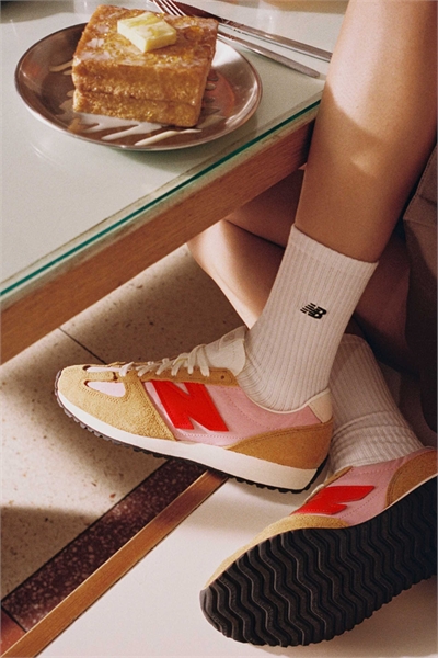 471 унисекс кроссовки коричневого и розового цвета артикул 139710319