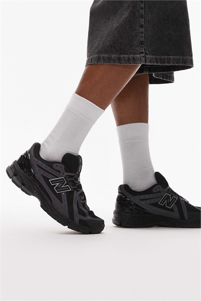 Кроссовки Unisex 1906r артикул 142822503