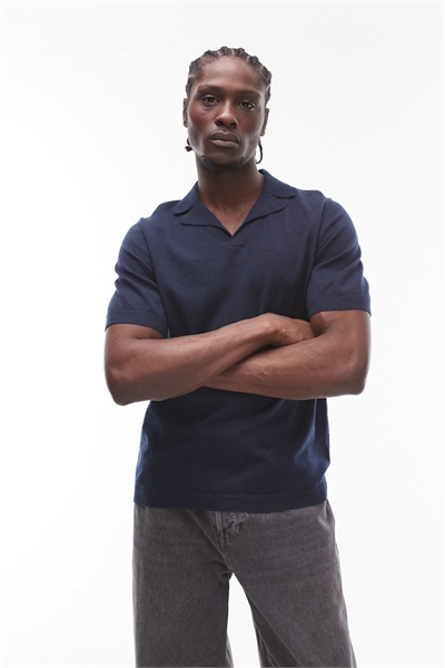 Рубашка с короткими рукавами, вязаная, с открытым воротником артикул 139677133