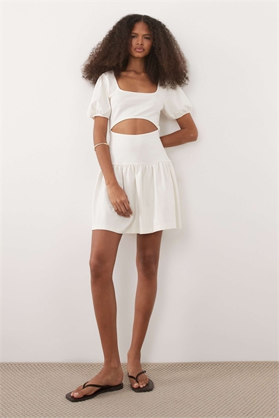 Мини-платье с рукавами-буф и вырезами артикул 156379121