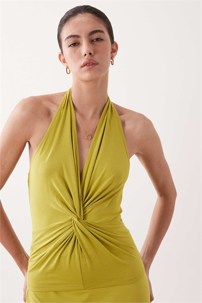 Комплект с топом-халтером с модными закрученными деталями, цвет сливовый артикул 156153279