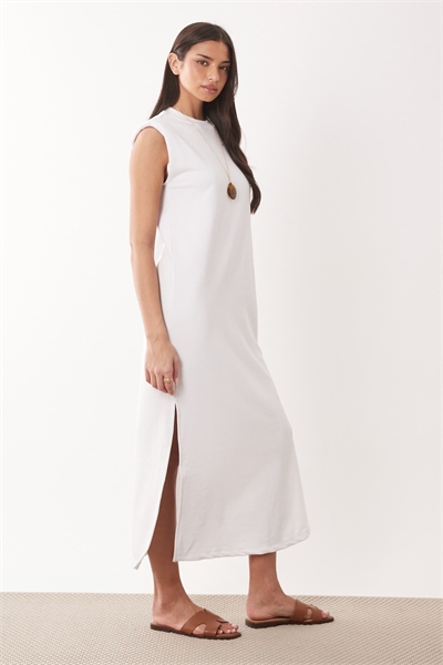 Платье-майка с плечевыми накладками белого цвета артикул 156012823