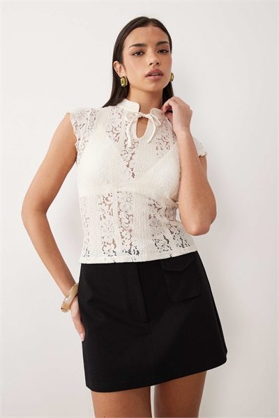 Топ с высоким воротником и галстуком артикул 155845563