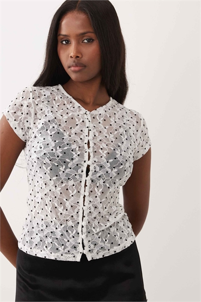 Топ с пуговичным воротником и короткими рукавами артикул 155811193