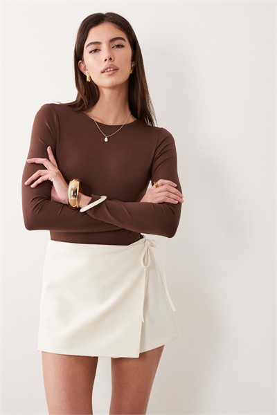 Юбка-шорты с запахом спереди, скроенная по фигуре артикул 155761878