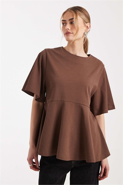 Футболка свободного кроя с объемными рукавами и пеплумом по низу артикул 154119541