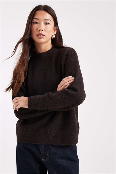 Пушистый свитер с высоким воротником артикул 152235660