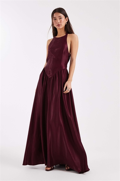 Макси-платье из атласа с разрезом на шее и швами, цвет сливовый артикул 153729243
