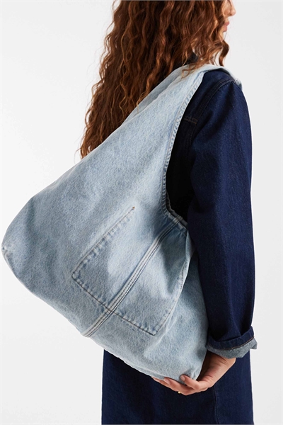 Свободная сумка из денима артикул 150176376