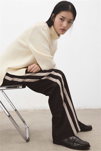 Брюки с боковой полоской артикул 154235967