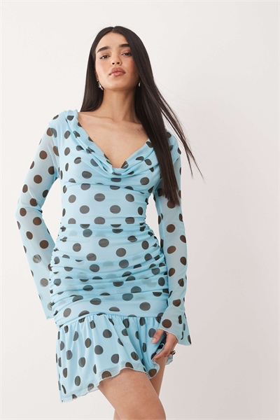 Эксклюзивное мини-платье с длинными рукавами, воротником-капюшоном, асимметричным подолом и сетчатой накладкой артикул 155168053