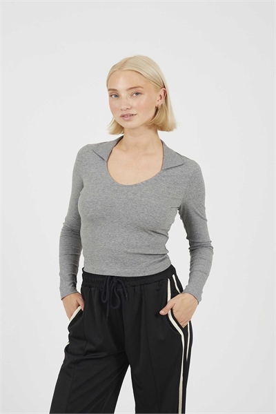 Топ с ребристой отделкой, V-образным вырезом и воротником артикул 156387451