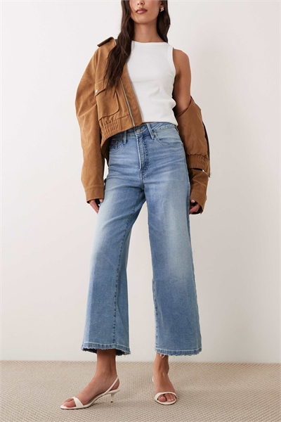 Удобные джинсы-палаццо укороченной длины с эластичным поясом артикул 153147954