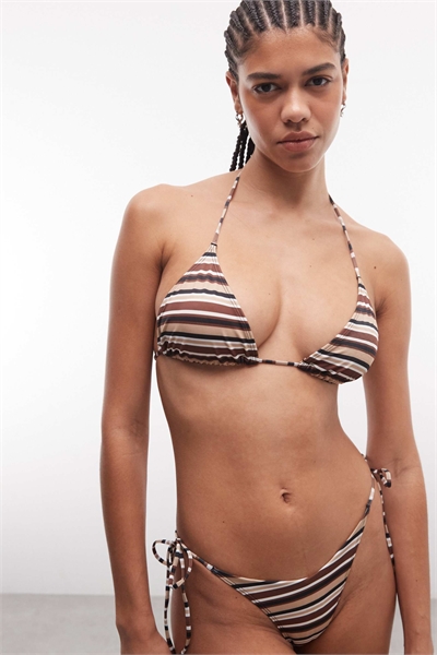 Бикини-топ с завязками на шее и коричневыми полосками артикул 156110564