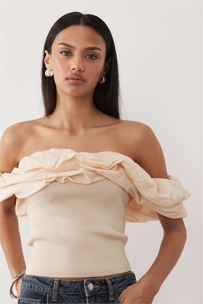 Топ без бретелек и рукавов с эффектными оборками артикул 156172279