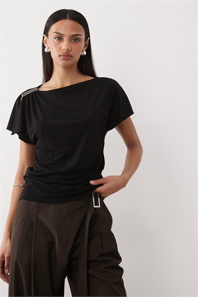 Топ без рукавов с лодочным вырезом и металлическими элементами на плечах артикул 156172284