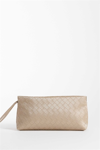 Сумочка-клатч с застежкой-молнией и плетеным верхом артикул 154608189