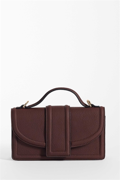 Сумка-саквояж с фактурной поверхностью на плечевом ремне артикул 154608090