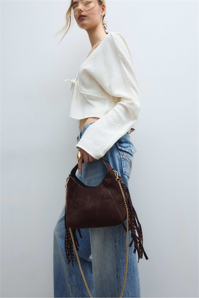 Сумка через плечо с боковыми бахромами артикул 156374028