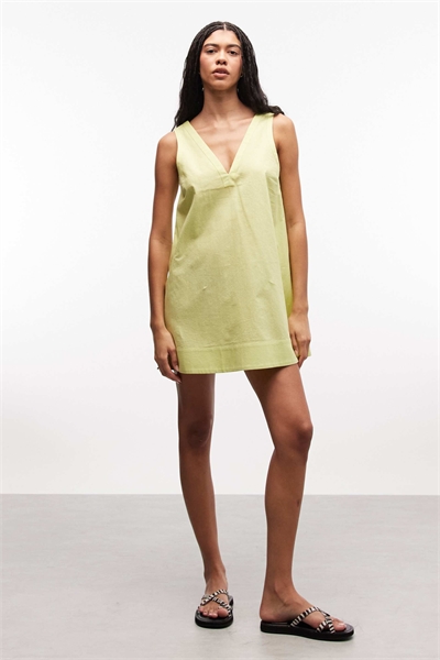 Мини-сарафан с рюшами на шее артикул 154630698