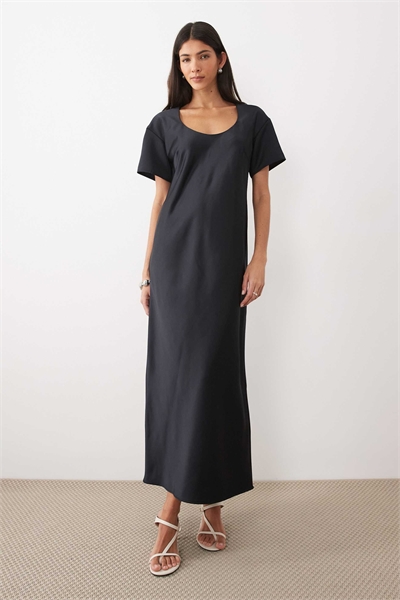 Макси-платье из плотного атласа с круглым вырезом артикул 152427914