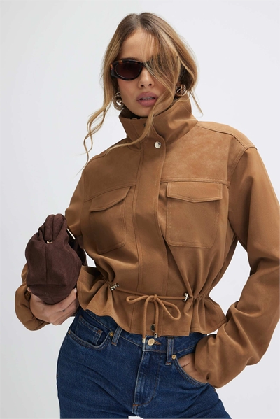 Бежевая куртка с воротником-воронкой и завязками на шее, цвет «тан» артикул 156533299