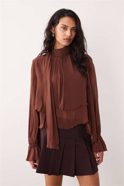 Блузка без рукавов с рюшами и шарфом артикул 155144918