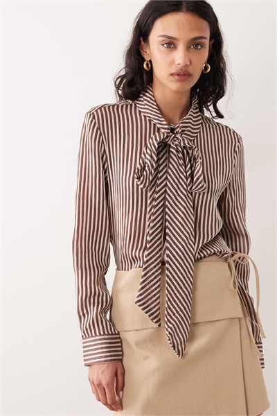 Рубашка с высоким воротником и завязками артикул 155144892