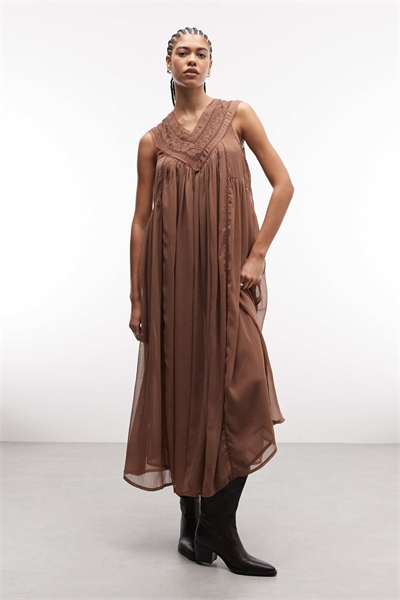 Миди-платье с кружевным воротником коричневого цвета артикул 152739181