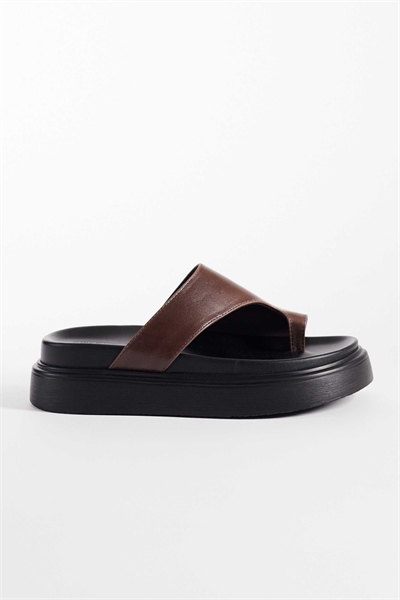 Сандалии на плоской подошве в стиле джаз артикул 153788782