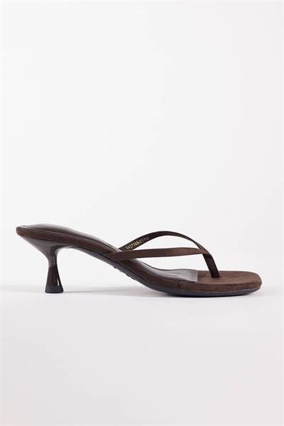 Сандалии на шпильке с перемычкой между пальцами артикул 155515937