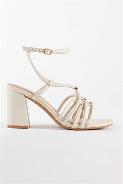 Сандалии на блочном каблуке с металлическими элементами артикул 155472616