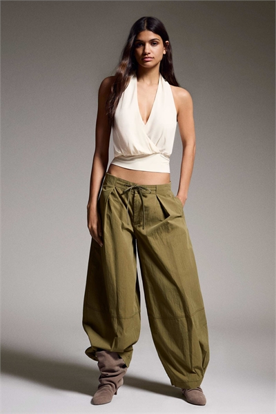 Брюки с техническими складками артикул 156237967