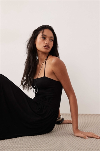 Сандаловое платье с завязками на шее и драпировкой артикул 155702691