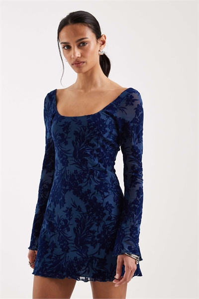 Мини-платье с длинными рукавами Bindara с принтом «Листья в полночь» артикул 155926347