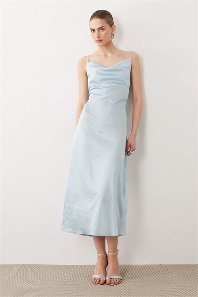 Атласное платье-миди с капюшоном светло-голубого цвета артикул 155515943