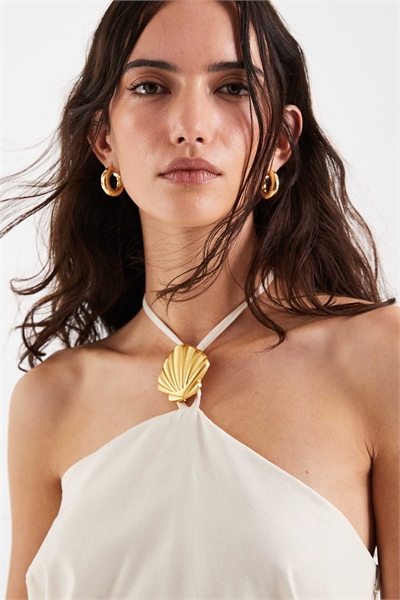 Пляжное платье-футляр из смешанного льна с золотой фурнитурой и завязками за шеей артикул 153490726