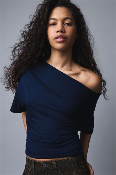 Футболка с коротким рукавом и асимметричным принтом артикул 156342623